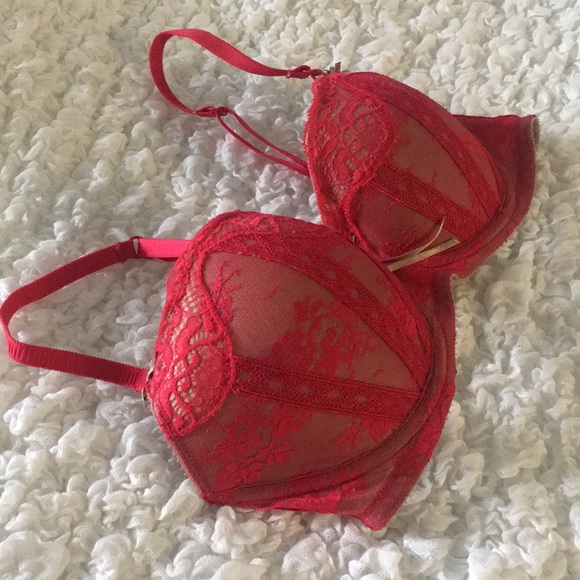 Red Lace Over Nude Bra - Picture 8 of 8